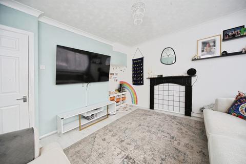2 bedroom semi-detached house for sale, Whitefield Avenue, Luton