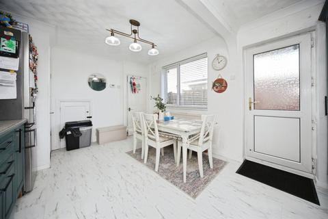 2 bedroom semi-detached house for sale, Whitefield Avenue, Luton