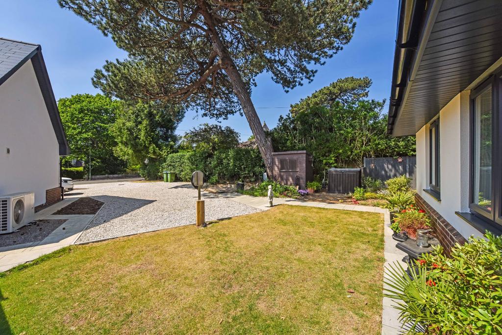Parking/front garden