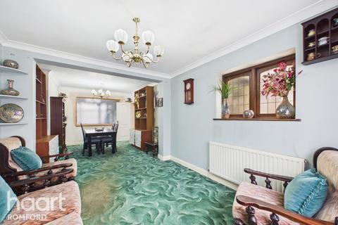 3 bedroom semi-detached house for sale, Eastern Avenue East, Romford