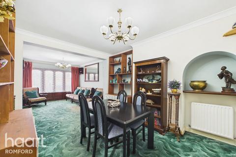 3 bedroom semi-detached house for sale, Eastern Avenue East, Romford