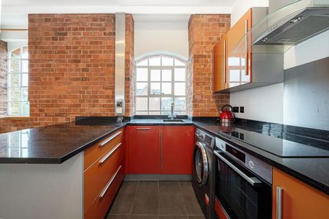 2 bedroom flat for sale, Bourneside Road, Addlestone KT15