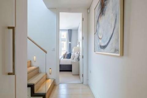 2 bedroom flat to rent, Green Street, W1K