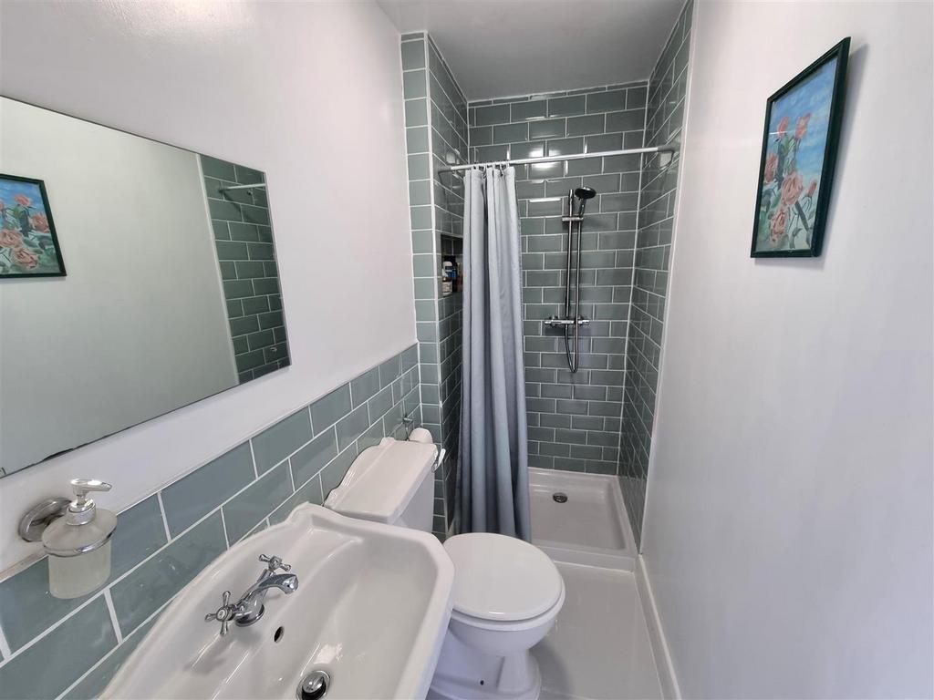 Annexe Shower room.jpg