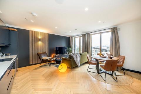 2 bedroom flat to rent, Andrews Road, London E8