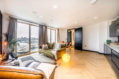 2 bedroom flat to rent, Andrews Road, London E8