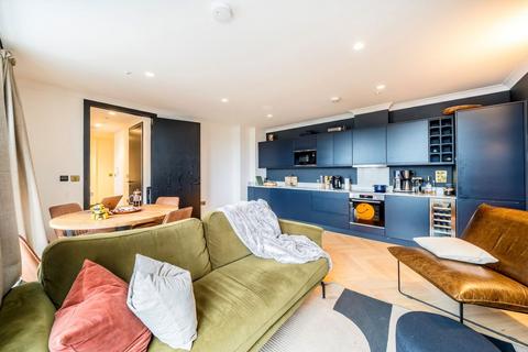 2 bedroom flat to rent, Andrews Road, London E8