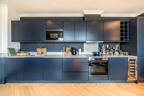 2 bedroom flat to rent, Andrews Road, London E8