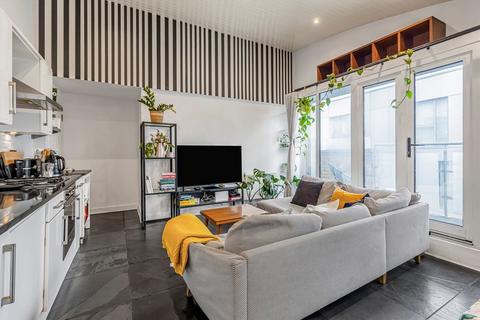 2 bedroom flat to rent, Wadeson Street, London E2