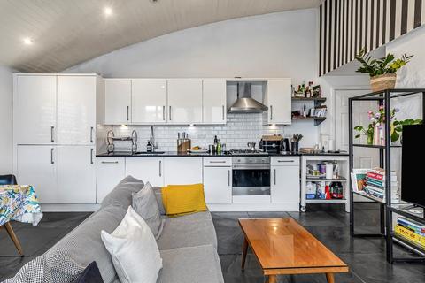2 bedroom flat to rent, Wadeson Street, London E2