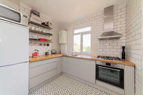2 bedroom flat to rent, WOODGRANGE AVE, NORTH FINCHLEY, N12