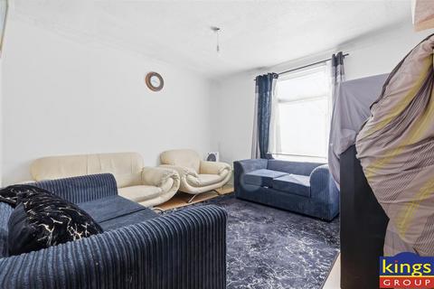 2 bedroom flat for sale, Northbank Road, London