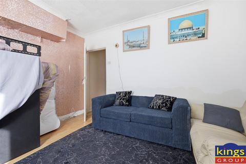 2 bedroom flat for sale, Northbank Road, London