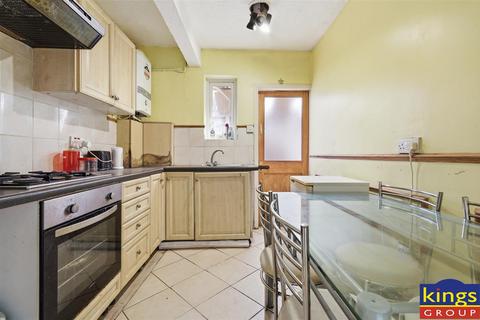 2 bedroom flat for sale, Northbank Road, London