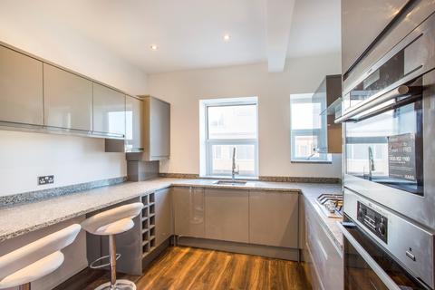 2 bedroom flat to rent, Sea Road, IP11