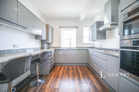 2 bedroom flat to rent, Sea Road, IP11