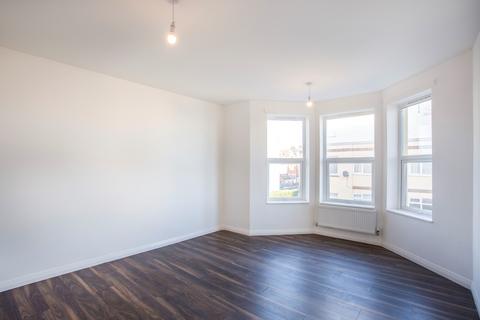 2 bedroom flat to rent, Sea Road, IP11