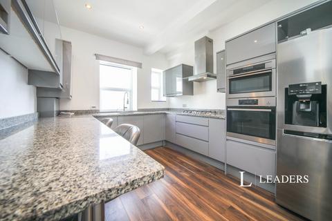 2 bedroom flat to rent, Sea Road, IP11