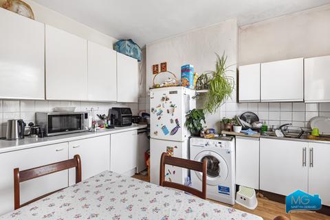 2 bedroom apartment to rent, Ballards Lane, Finchley, London, N3