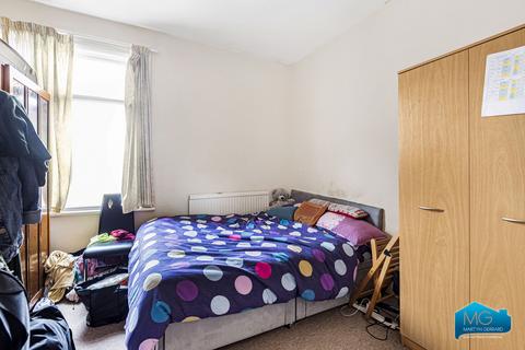 2 bedroom apartment to rent, Ballards Lane, Finchley, London, N3