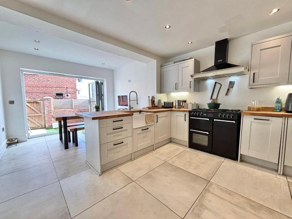 Kitchen - NEW.jpg