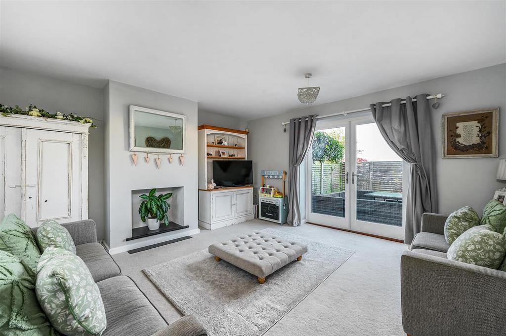 6 Royal Oak close tn31 (1)