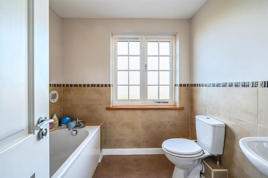 6 Royal Oak close tn31 (13)