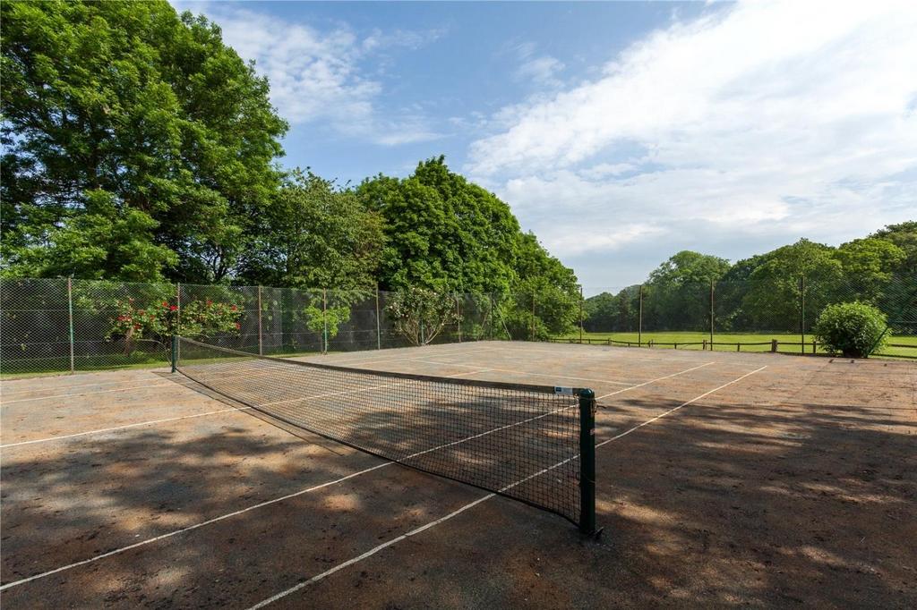 Gate House Farm tennis court