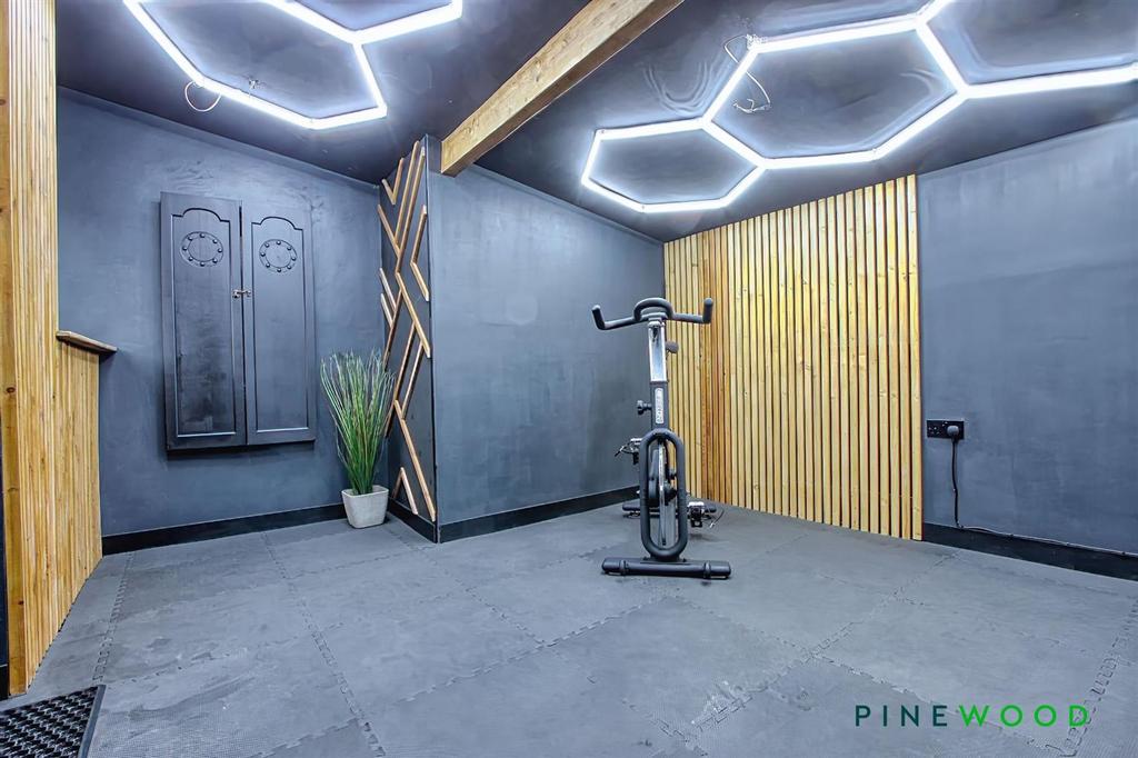 Outbuilding/gym