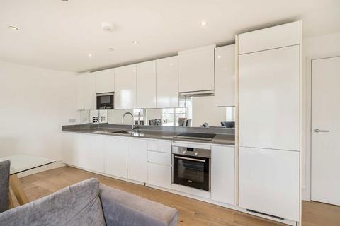 2 bedroom flat to rent, St. Luke's Avenue, London SW4