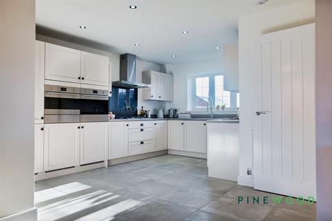 4 bedroom detached house for sale, Whinfell Road, Chesterfield S41