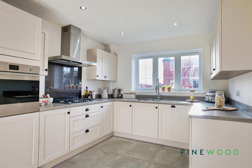 Kitchen / Dining Room