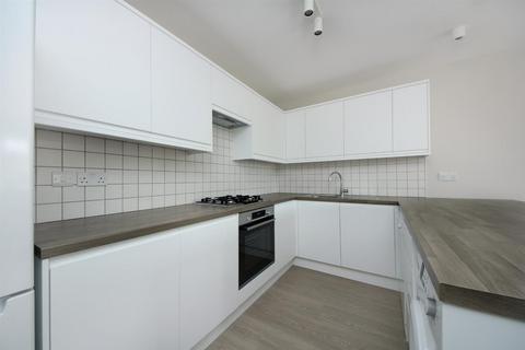 2 bedroom flat to rent, Carlisle Avenue, W3