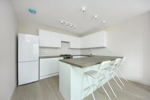 2 bedroom flat to rent, Carlisle Avenue, W3