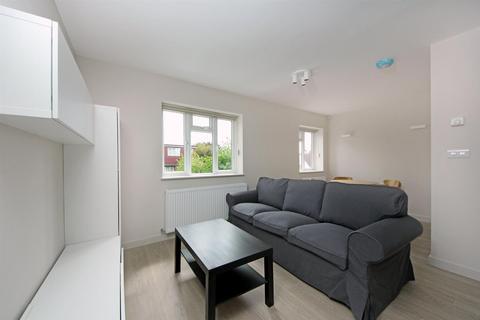 2 bedroom flat to rent, Carlisle Avenue, W3