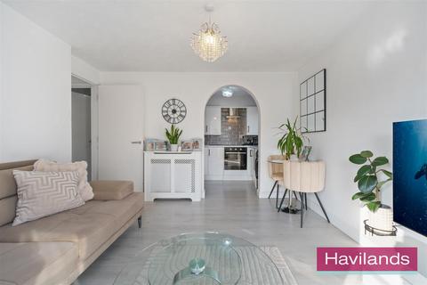 1 bedroom flat for sale, Medesenge Way, London
