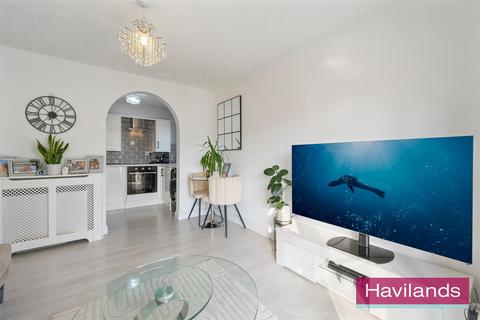 1 bedroom flat for sale, Medesenge Way, London