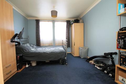 undefined, Oldchurch Gardens, Romford RM7