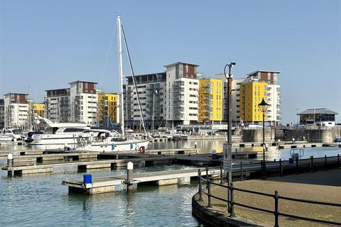 2 bedroom flat for sale, Midway Quay, Eastbourne