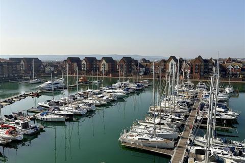 2 bedroom flat for sale, Midway Quay, Eastbourne