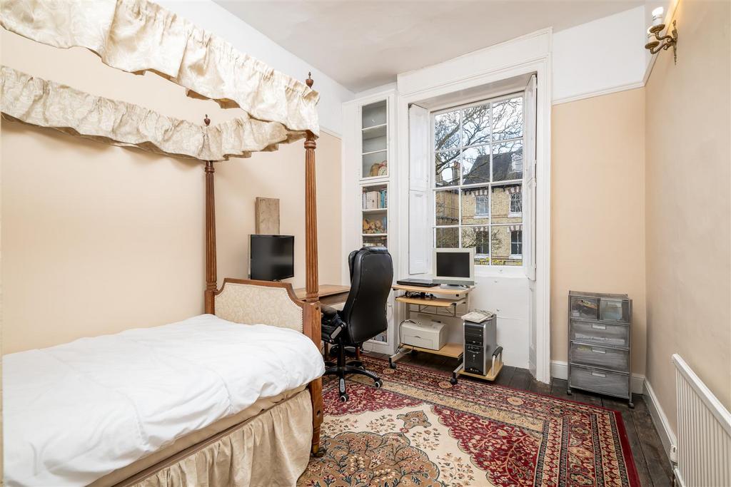 250315 - 4 The Crescent, Bedford - 41.jpg
