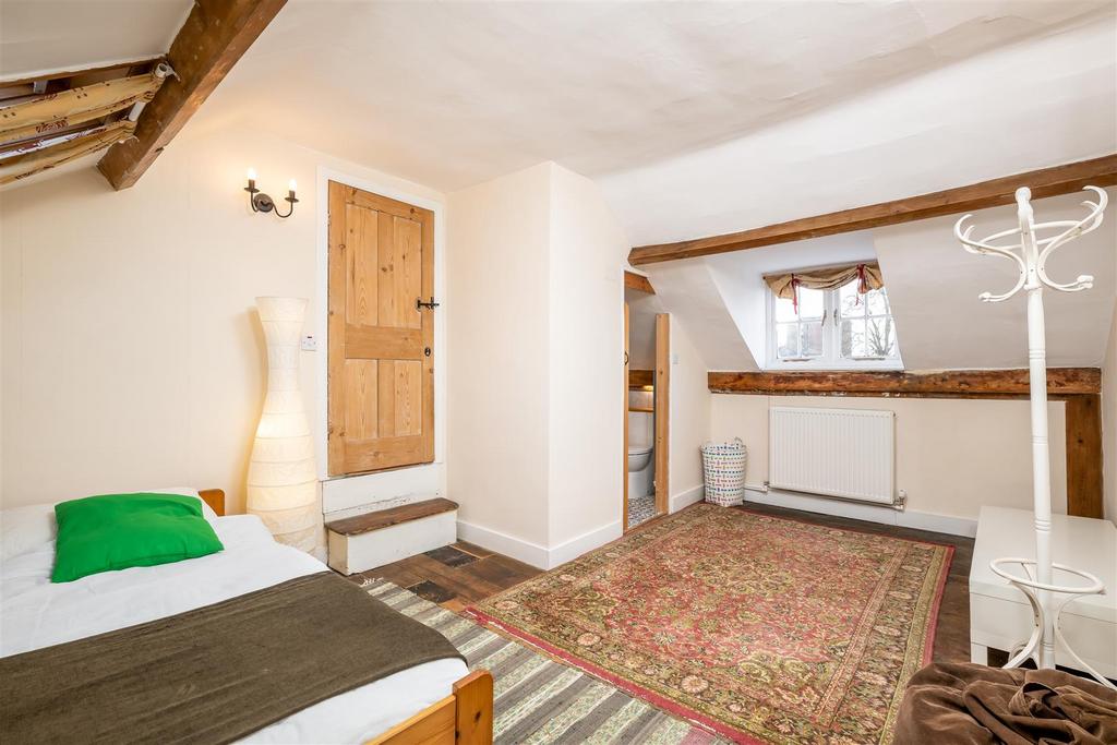 250315 - 4 The Crescent, Bedford - 44.jpg