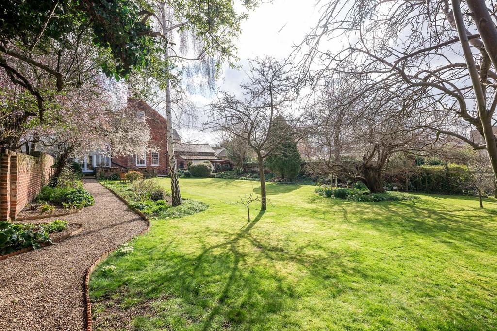 250315 - 4 The Crescent, Bedford - 53.jpg
