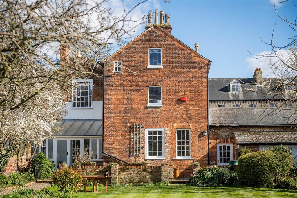 250315 - 4 The Crescent, Bedford - 55.jpg