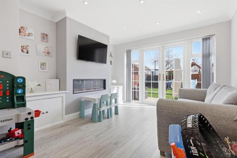 4 bedroom semi-detached house for sale, Cozens Road, Ware SG12