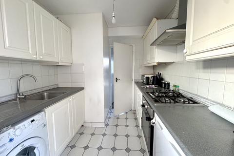 4 bedroom end of terrace house to rent, Carlton Avenue,  Feltham, TW14