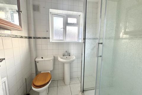 4 bedroom end of terrace house to rent, Carlton Avenue,  Feltham, TW14