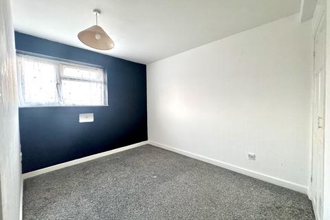 4 bedroom end of terrace house to rent, Carlton Avenue,  Feltham, TW14