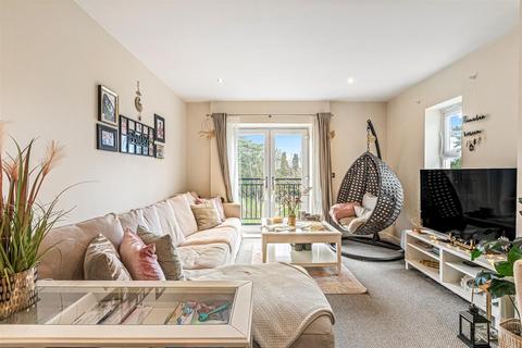 2 bedroom flat for sale, Knighton Park Road, Leicester