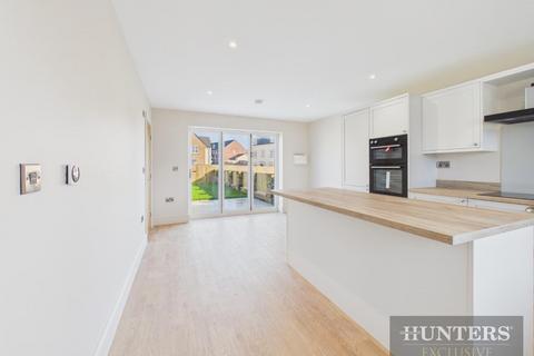 3 bedroom terraced house for sale, Foxglove Way, Scarborough